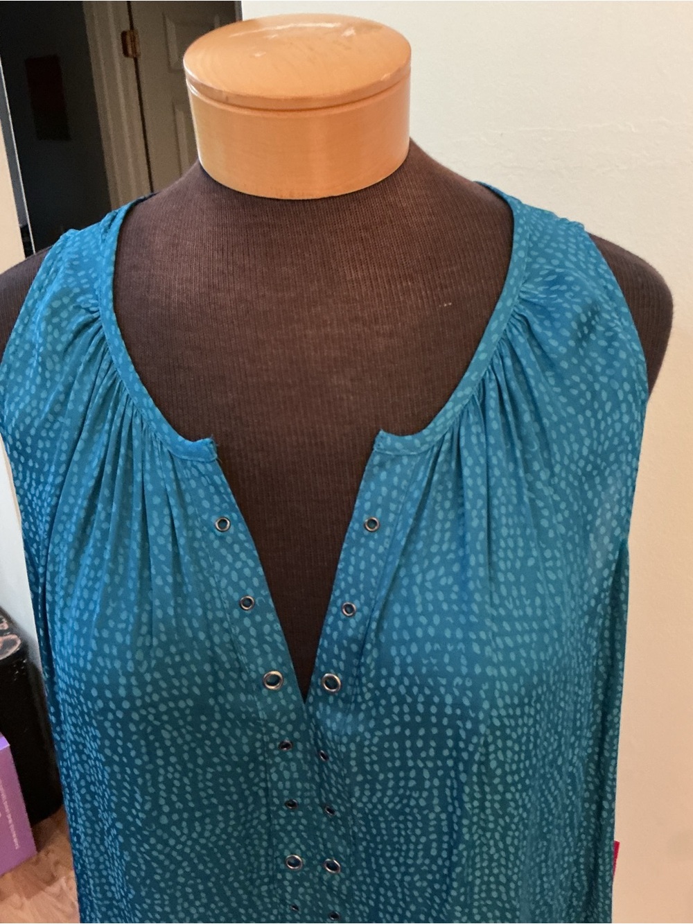Jennifer Lopez Embellished Mixed Metal Grommet Shell Tank Top NWT XXL - Picture 7 of 12